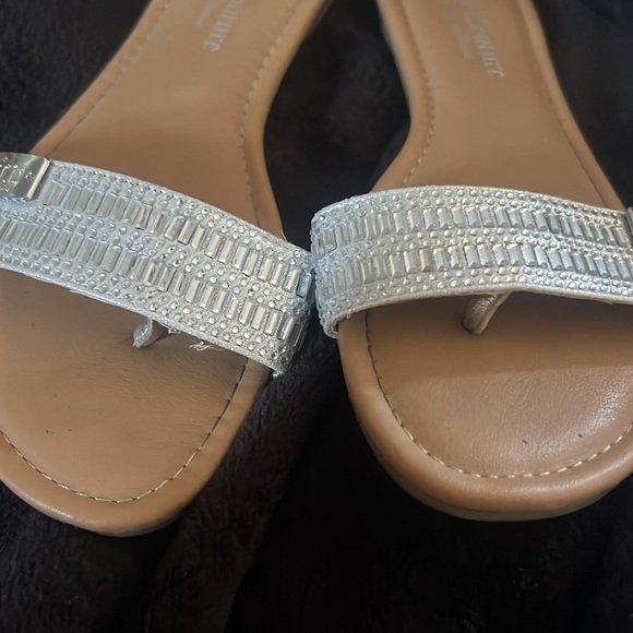 Juicy Couture Silver Sandle - Picture 2 of 8